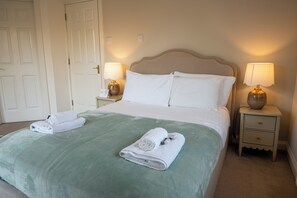 2 عدّة غرف نوم ومكتب ومكواة/لوح كي وواي فاي مجانًا