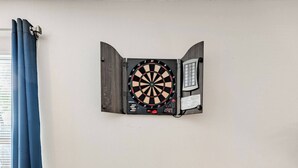 Unclassified image, 5 of 16, button - Sleeps 13 Arcade Ping Pong Fire Pit Fenced Yard Pet Friendly Near Six Flags (San Antonio)