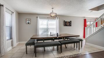 House, 3 Bedrooms, Smoking, Balcony | Dining room