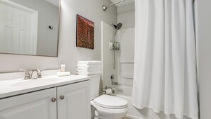 Unclassified image, 4 of 16, button - Sleeps 13 Arcade Ping Pong Fire Pit Fenced Yard Pet Friendly Near Six Flags (San Antonio)