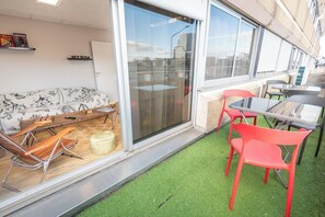 Outdoor dining - RARE: Spacious 5-Bedroom Apartment Near the TGV Station by Groom* (Lorient)