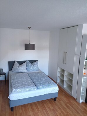 1 chambre, fer et planche Ă repasser, Wi-Fi, literie fournie