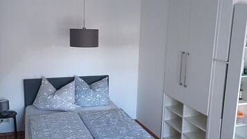 Bügeleisen/Bügelbrett, WLAN, Bettwäsche