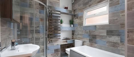 Apartment, 2 Bedrooms | Bathroom