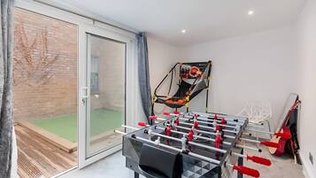Apartment, 2 Bedrooms | Games room