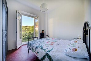 Iron/ironing board, WiFi, bed sheets - Le nid d'Estoublon, a recently renovated village house (Estoublon)