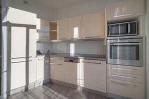 Frigorifero, microonde, forno, lavastoviglie