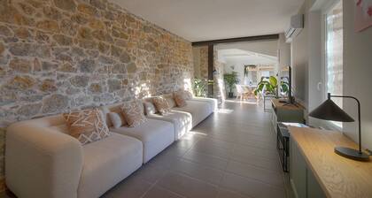 MAISON DE VILLE 6 CHAMBRES TERRASSE A6B002