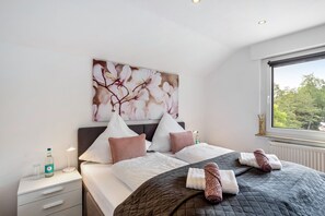 3 chambres, fer et planche à repasser, Wi-Fi, literie fournie