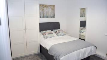 3 bedrooms, iron/ironing board, Internet, bed sheets