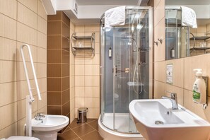 Standard Studio, Balcony, Garden View | Bathroom - Hotel Muszyna (Muszyna)