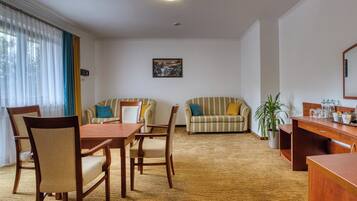 Lejlighed - balkon - udsigt til have | Pengeskab på værelset, lydisolering, strygejern/strygebræt, gratis Wi-Fi