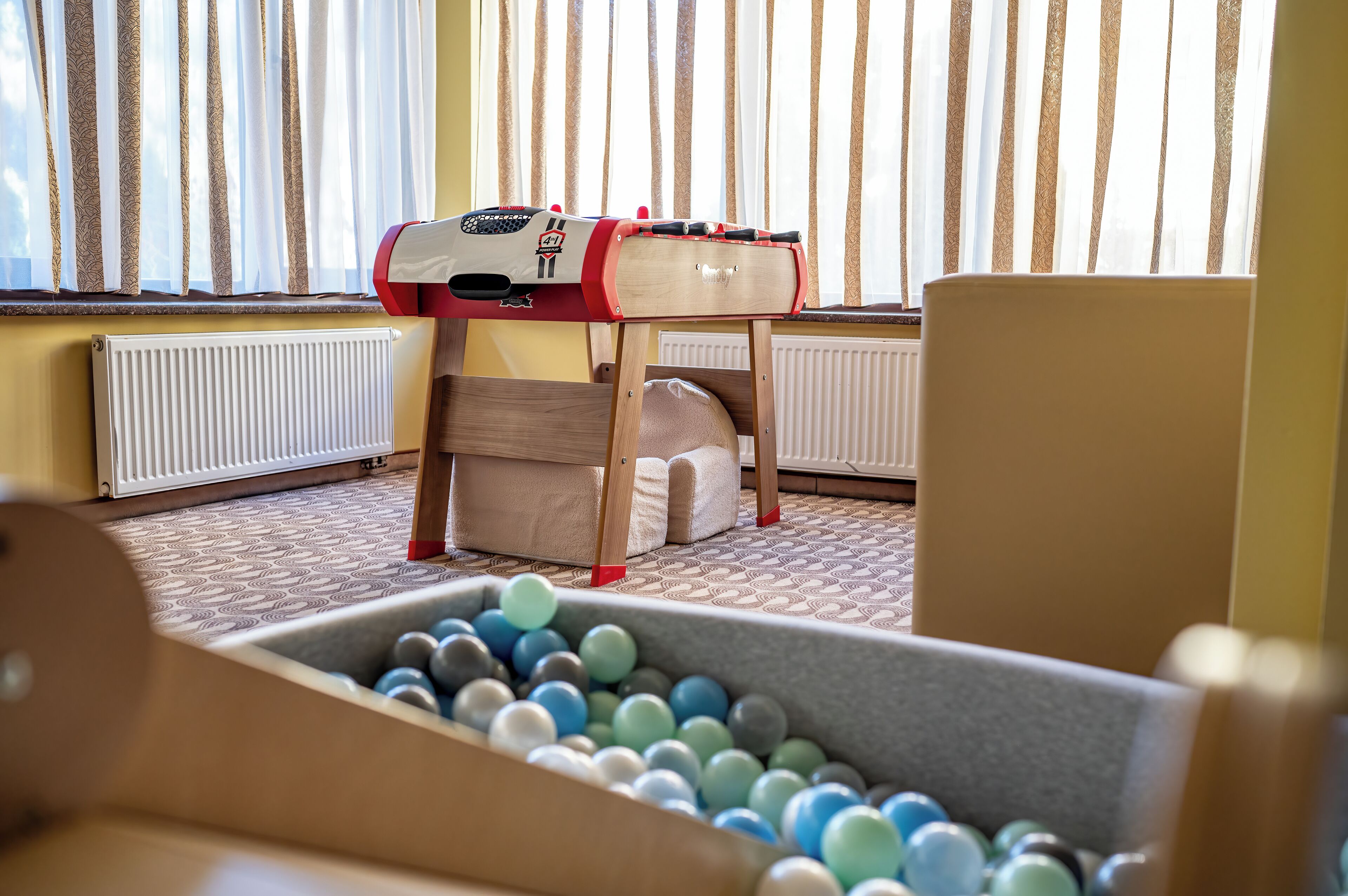 Tempat bermain anak – indoor