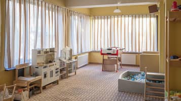 Khu vui chơi trẻ em - trong nhà