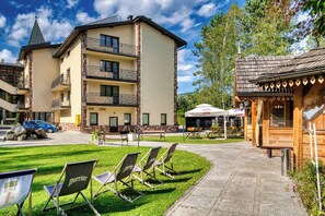 Garden view - Hotel Muszyna (Muszyna)