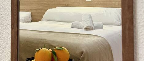 Kamar Double Standar | Seprai premium, busa memori, dan setrika/meja setrika