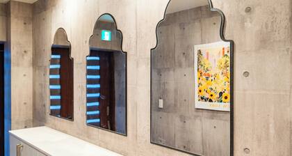 Lrge New Luxury Designed Home 1 Minute walk to Train Station 6 Min Ride to Namba