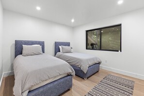 4 chambres, fer et planche à repasser, lit parapluie, Wi-Fi