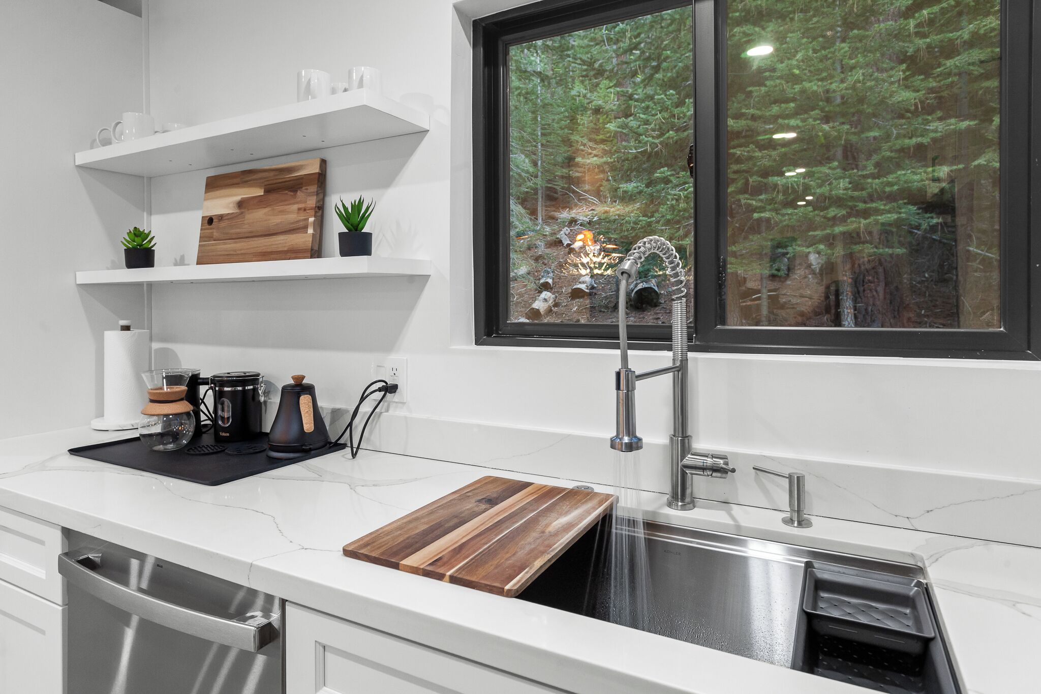 Mikrowelle, Ofen, Herdplatte, Geschirrspüler