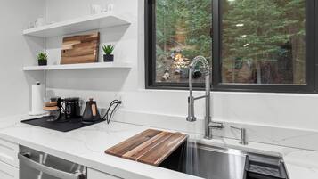 Mikrowelle, Ofen, Herdplatte, Geschirrspüler