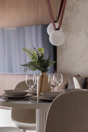 Dining - Elegant Apartment | Parking, Air Conditioning and Balcony (Katowice)