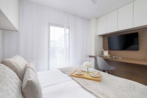 1 bedroom, desk, iron/ironing board, WiFi - Elegant Apartment | Parking, Air Conditioning and Balcony (Katowice)