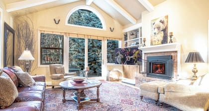 Cozy Ketchum Retreat - A Highly Sought-After, Pet-Friendly Getaway