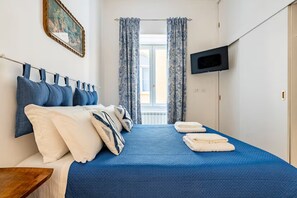 3 bedrooms, iron/ironing board, free WiFi, bed sheets - Ammore A Mare - Luxury Apartment Near The Sea (Napoli)