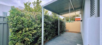 1BR Granny Flat / Free Parking / Near Airport & Train