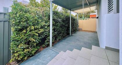 1BR Granny Flat / Free Parking / Near Airport & Train