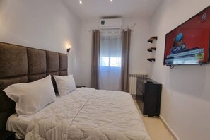 Iron/ironing board, WiFi, bed sheets - Warm, modern apartment in the heart of Akid Lotfi (Oran)