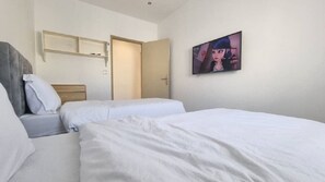 Iron/ironing board, WiFi, bed sheets - Warm, modern apartment in the heart of Akid Lotfi (Oran)