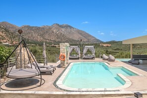 Piscina a l'aire lliure i piscina climatitzada 