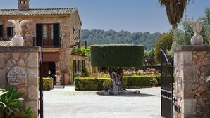 Unclassified image, 3 of 28, button - Finca La Font | Pollensa | Countryside charm with private pool and spacious. (Pollença)