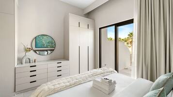 Een bureau, een strijkplank/strijkijzer, wifi, beddengoed