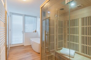 Bathroom - Villa Regina Retreat With Pool & Lake View (Brienno)