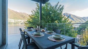 Villa (5 Bedrooms) | Balcón