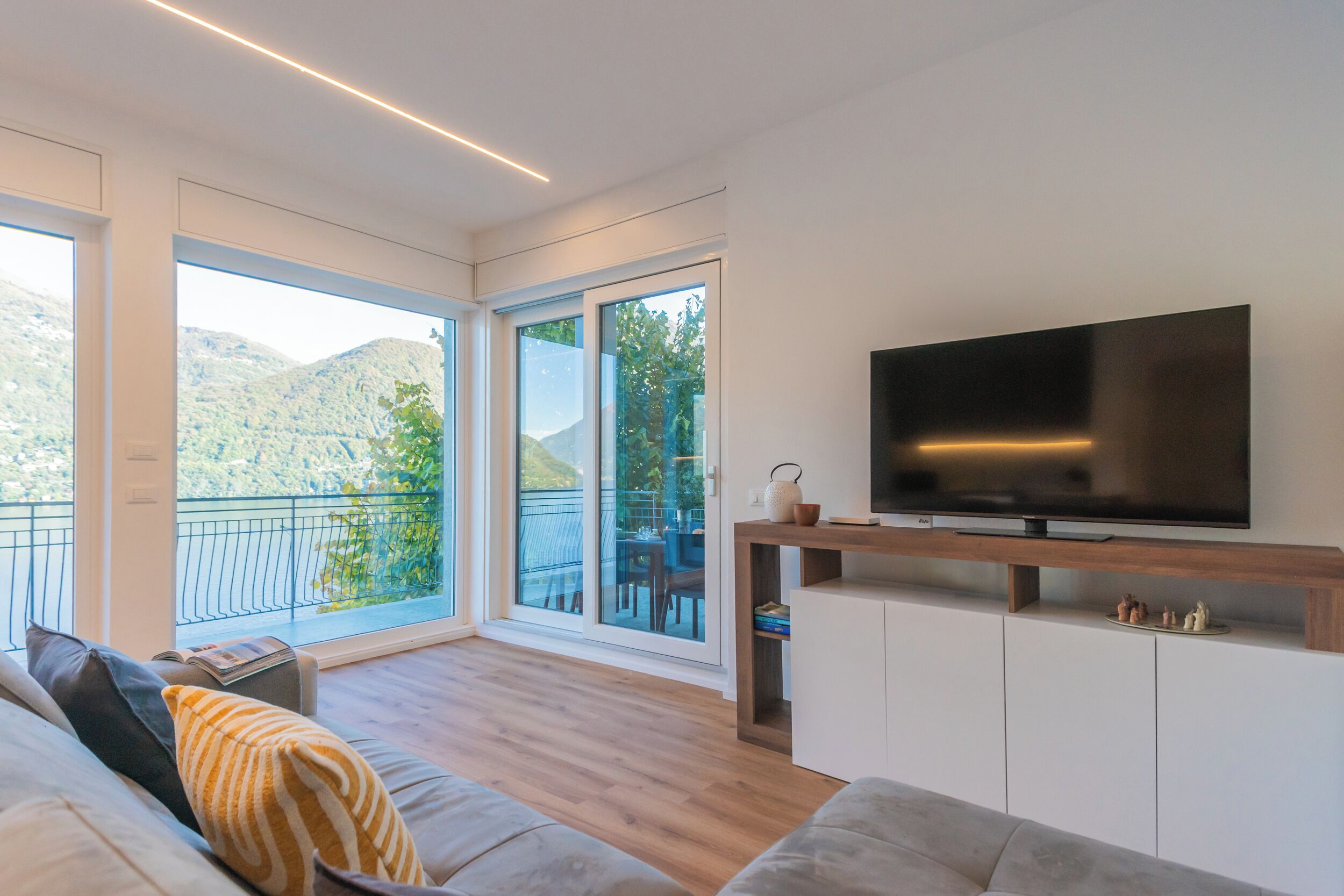 Televisión 32 pulgadas con canales de televisión por cable, Netflix