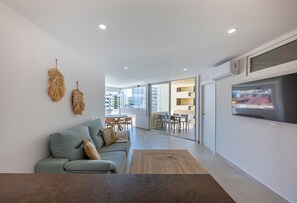 TV - Modern beachfront apartment on Marbella’s promenade (Marbella)