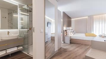 Caja de seguridad en la habitación y escritorio