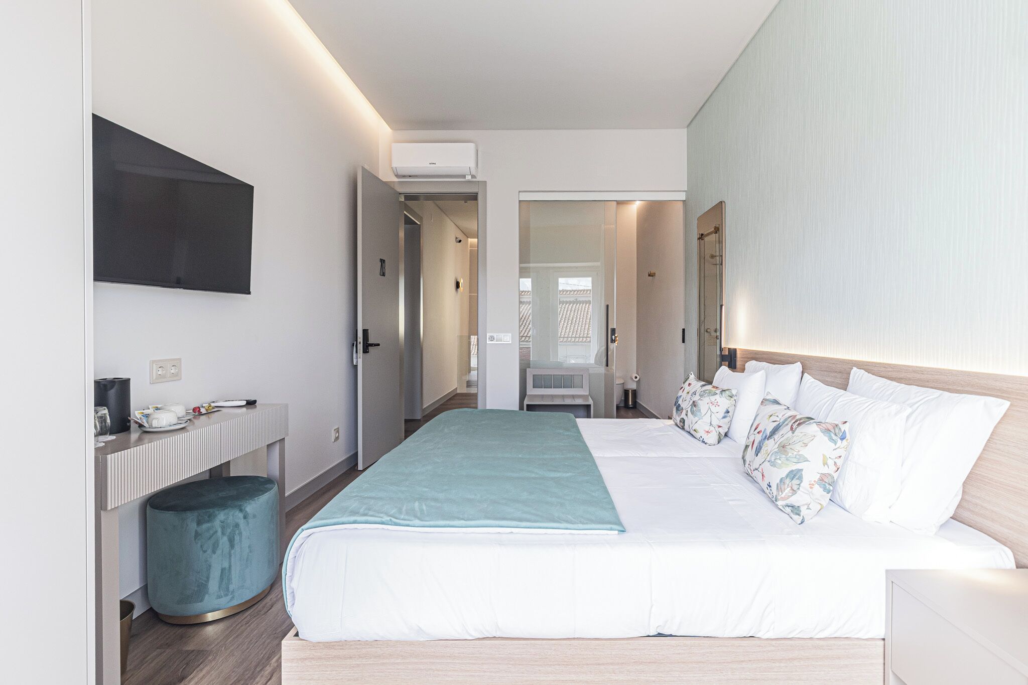 行政雙人或雙床房, 陽台, 城市景觀 | 客房內保險箱、書桌、筆電工作空間、遮光布/窗簾