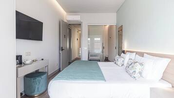 Executive Double or Twin Room, Balcony, City View | In-room safe, desk, laptop workspace, blackout drapes