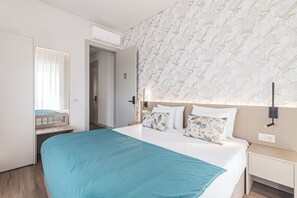 Superior Quadruple Room, City View | In-room safe, desk, laptop workspace, blackout drapes - Galega Villas (Mafra)