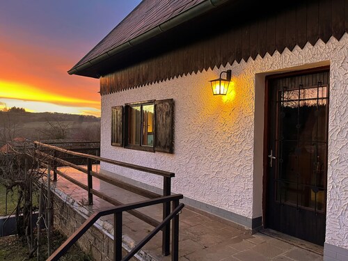 2-bedroom cabin with pool and large garden in Kamenný Přívoz