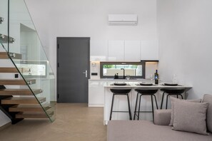 Smart TV - Alma Luxury Villas Dafni, Villa (Ialysos)