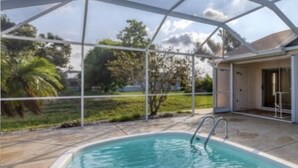 Pool - Rotonda Coastal 3 bed 2.5 bath stunning pool home next to golf course! (Rotonda West)