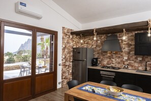 Fridge, oven, dishwasher, coffee/tea maker - Casa Pietra Bianca | Cornino Bay | Modern comfort | Private pool | Sicily (Castellammare del Golfo)