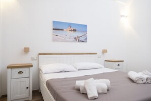 In-room safe, iron/ironing board, travel cot, free WiFi - Casa Pietra Bianca | Cornino Bay | Modern comfort | Private pool | Sicily (Castellammare del Golfo)