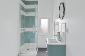 Shower, hair dryer, towels - Gîte Brain de Nuit WiFi – Near Saumur (Brain-sur-Allonnes)