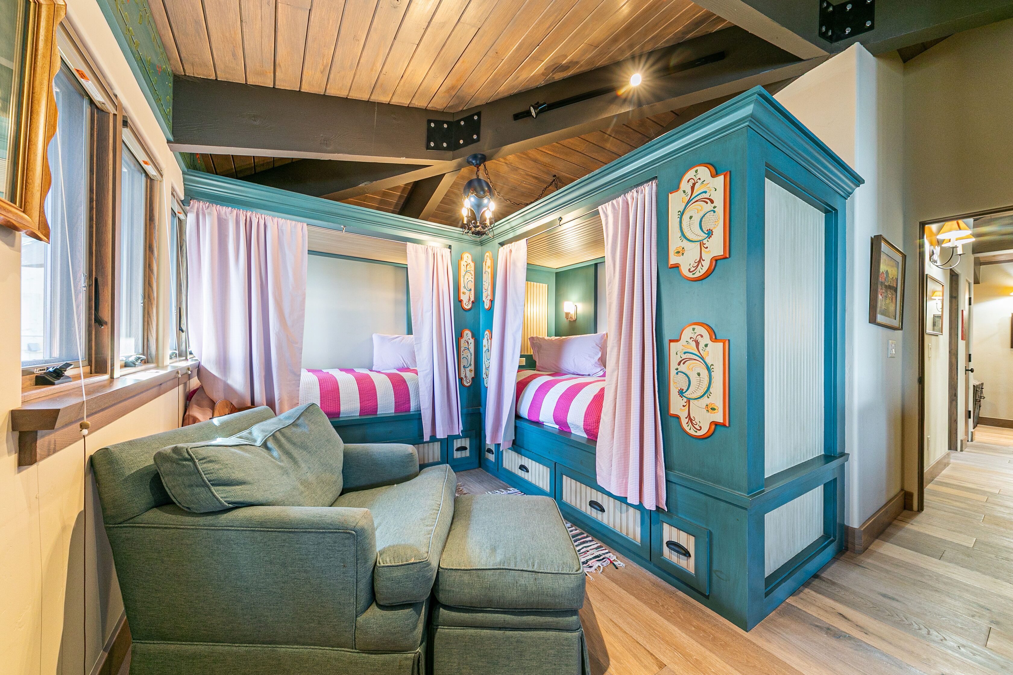 6 bedrooms, iron/ironing board, free WiFi, bed sheets